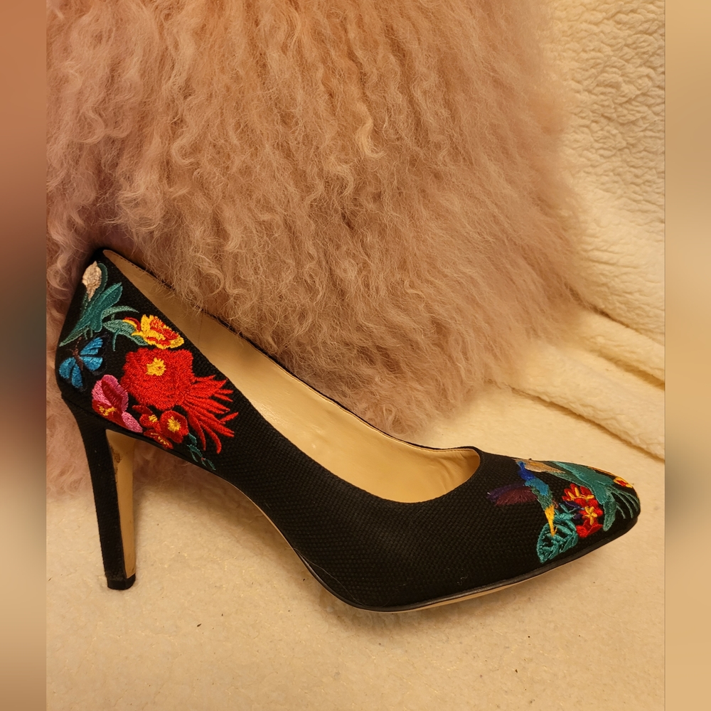 Nine West Black Fabric Pumps with Floral Embroidery - Picture 5 of 8